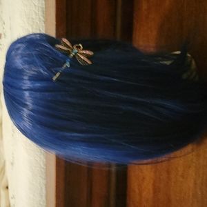 Coraline wig and pin